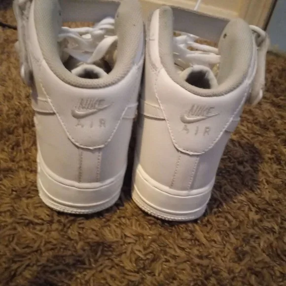 Air Force 1 High '07 'Triple White' - Picture 2 of 6